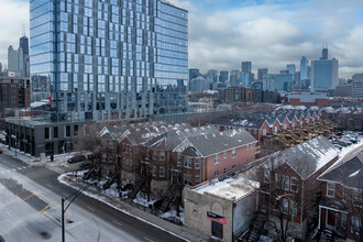 Old Town Village West in Chicago, IL - Building Photo - Building Photo