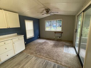 1905 Alice Dr in Astor, FL - Building Photo - Building Photo