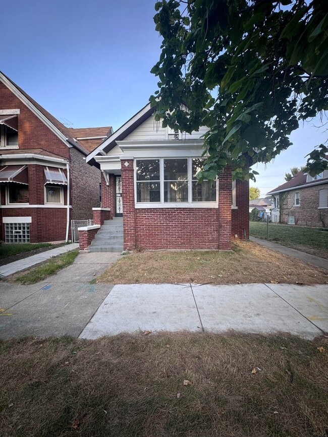 property at 7615 S Vernon Ave