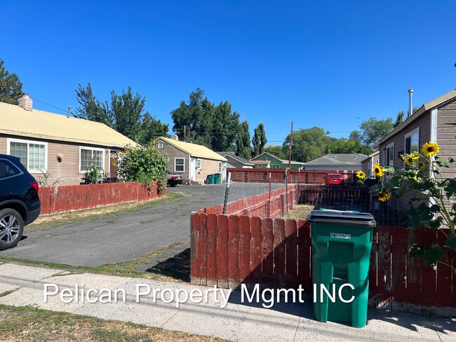 2129 Orchard Ave in Klamath Falls, OR - Foto de edificio - Building Photo