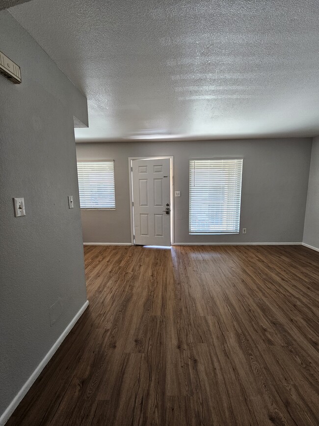 11350 W Tennessee Ave, Unit 16 in Youngtown, AZ - Foto de edificio - Building Photo