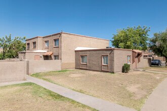 Hallcraft Villas West in Phoenix, AZ - Foto de edificio - Building Photo