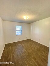 102 Ravenwood Dr in Jacksonville, NC - Building Photo - Building Photo