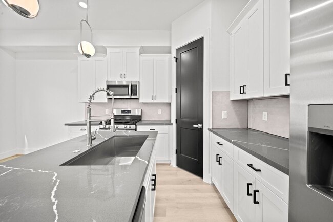 property at 4930 Chennault Rd