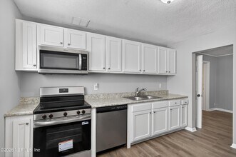 6955 Miss Muffet Ln S in Jacksonville, FL - Building Photo - Building Photo