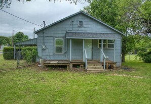 502 N 8th St in Midlothian, TX - Building Photo