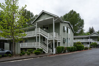 Lake Kirkland Park in Kirkland, WA - Foto de edificio - Primary Photo