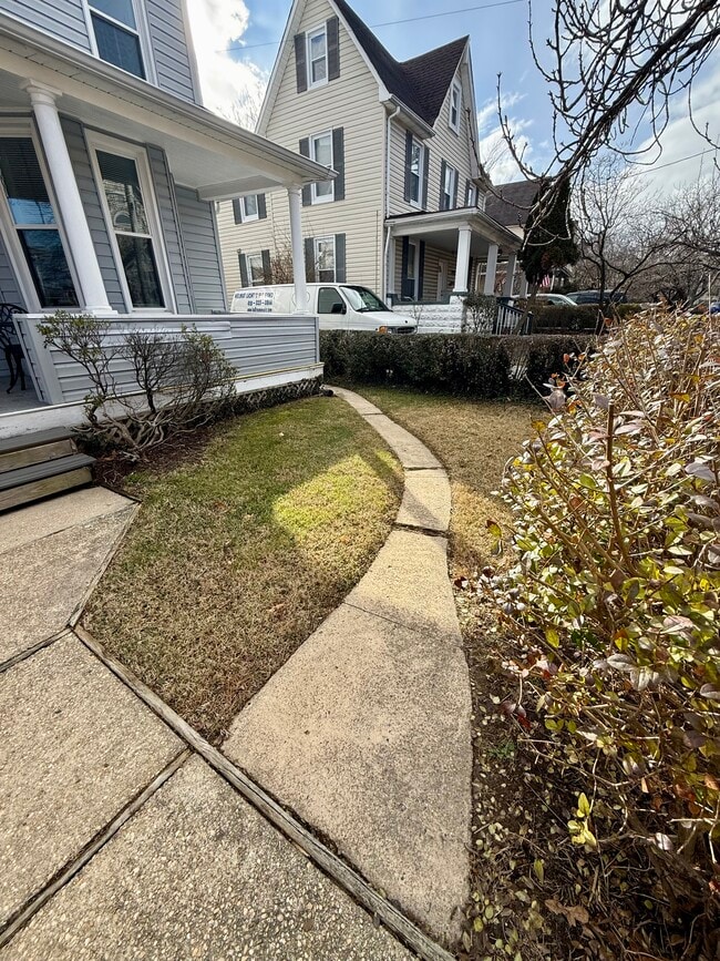 411 Lyman Ave, Unit 2 in Baltimore, MD - Building Photo - Building Photo