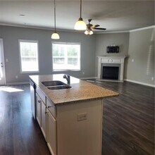 5056 Silver Fox Trl in Oakwood, GA - Foto de edificio - Building Photo