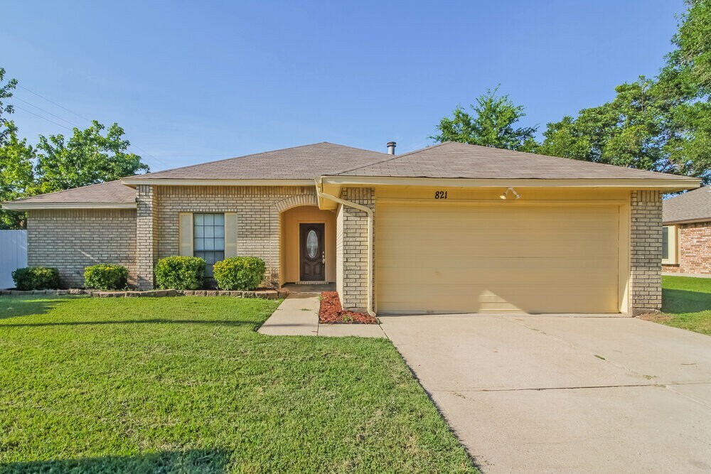 821 Clement Dr in Cedar Hill, TX - Building Photo