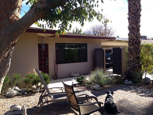 666 N Plaza Amigo in Palm Springs, CA - Building Photo - Building Photo