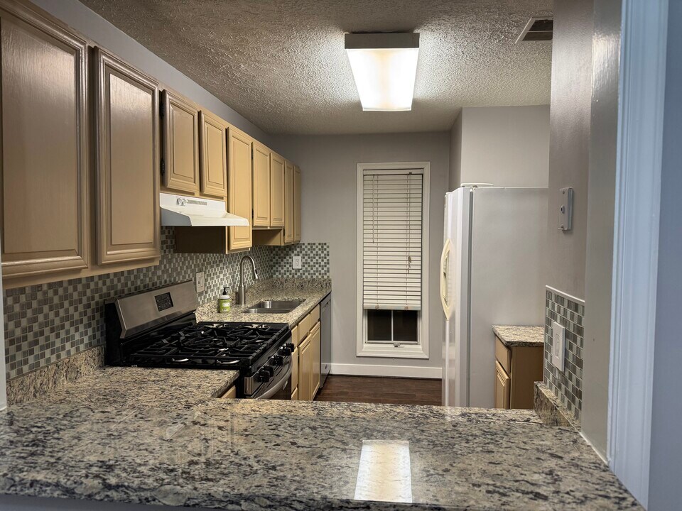 10129 Oakton Terrace Rd, Unit 10129 in Oakton, VA - Building Photo