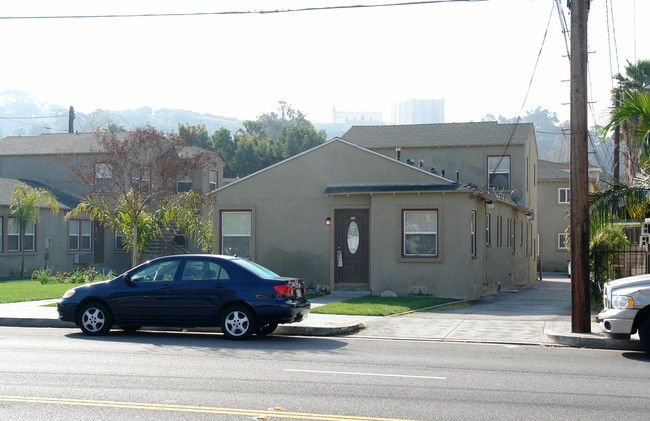 600 E Chevy Chase Dr in Glendale, CA - Foto de edificio - Building Photo