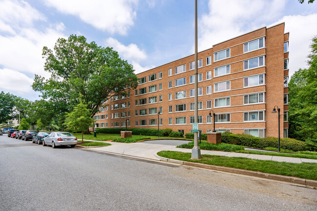 Quebec House North in Washington, DC - Building Photo - Building Photo