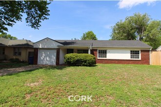 1721 Carlisle Rd in The Village, OK - Building Photo - Building Photo