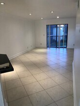 21911 Lake Forest Cir in Boca Raton, FL - Foto de edificio - Building Photo