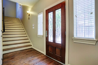 923 Birdsall St in Houston, TX - Foto de edificio - Building Photo