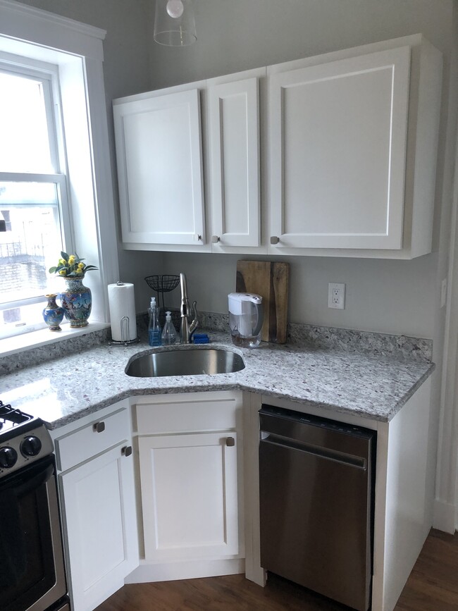 1185 Commonwealth Ave, Unit 7 in Boston, MA - Building Photo - Building Photo