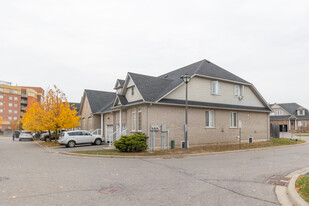 25 Niagara Dr in Oshawa, ON - Building Photo