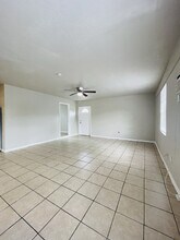 2210 Cantor Ln, Unit C in North Fort Myers, FL - Foto de edificio - Building Photo