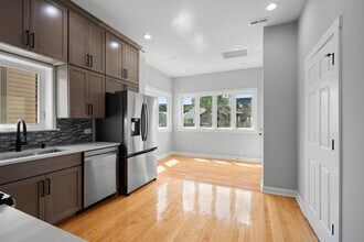 1535 W School St in Chicago, IL - Building Photo - Building Photo
