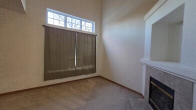 434 Vaughn Cir in Aurora, IL - Building Photo - Building Photo