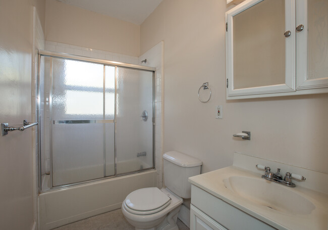 201 Pacific St, Unit C in Santa Monica, CA - Building Photo - Building Photo