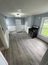 8 Bagley St, Unit 2 in Pawtucket, RI - Building Photo - Building Photo