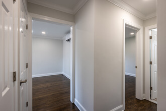 Manley Court in Summit, NJ - Building Photo - Interior Photo