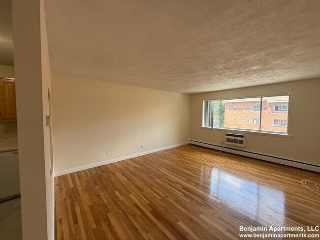 58 Gardner St, Unit 31 in Boston, MA - Foto de edificio - Building Photo