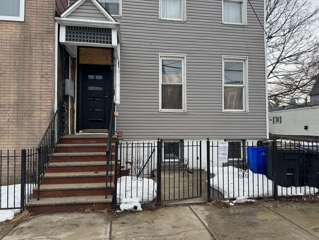 192 Halladay St in Jersey City, NJ - Building Photo - Building Photo