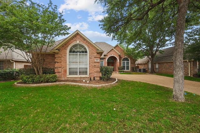 2413 Oak Brook Dr in Bedford, TX - Building Photo - Building Photo