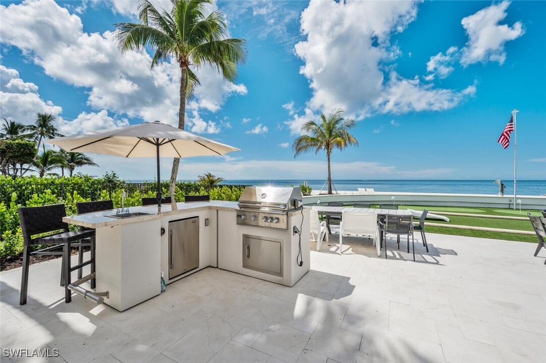 10341 Gulf Shore Dr in Naples, FL - Building Photo