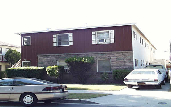 2828 W Clark Ave in Burbank, CA - Building Photo - Building Photo