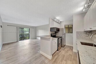567 Trace Cir in Deerfield Beach, FL - Building Photo - Building Photo