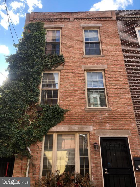 property at 808 S Delhi St