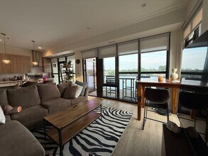 835 Lake St in Oak Park, IL - Foto de edificio - Building Photo