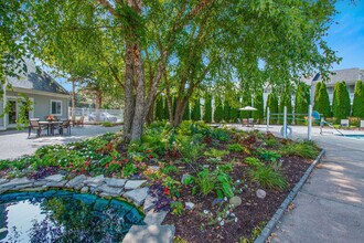 Whispering Lakes Apartments in Shelby Township, MI - Foto de edificio - Building Photo