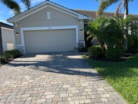 4351 Bluegrass Dr in Ft. Myers, FL - Building Photo
