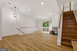 18036 Rolling Way, Unit 267 in Olney, MD - Foto de edificio - Building Photo