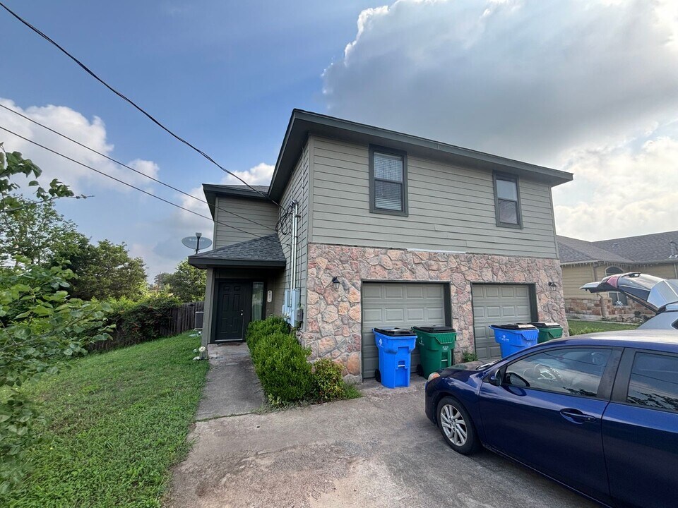 146 Keo Kea Ct in Bastrop, TX - Building Photo
