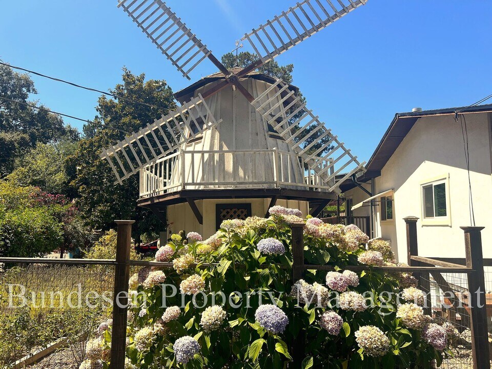 6030 Fredricks Rd in Sebastopol, CA - Building Photo