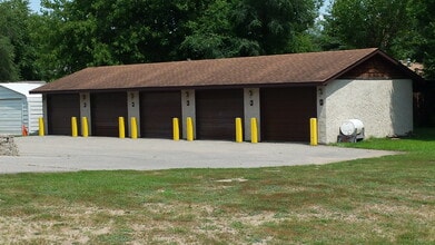 1323 N 3rd St in St. Peter, MN - Foto de edificio - Building Photo