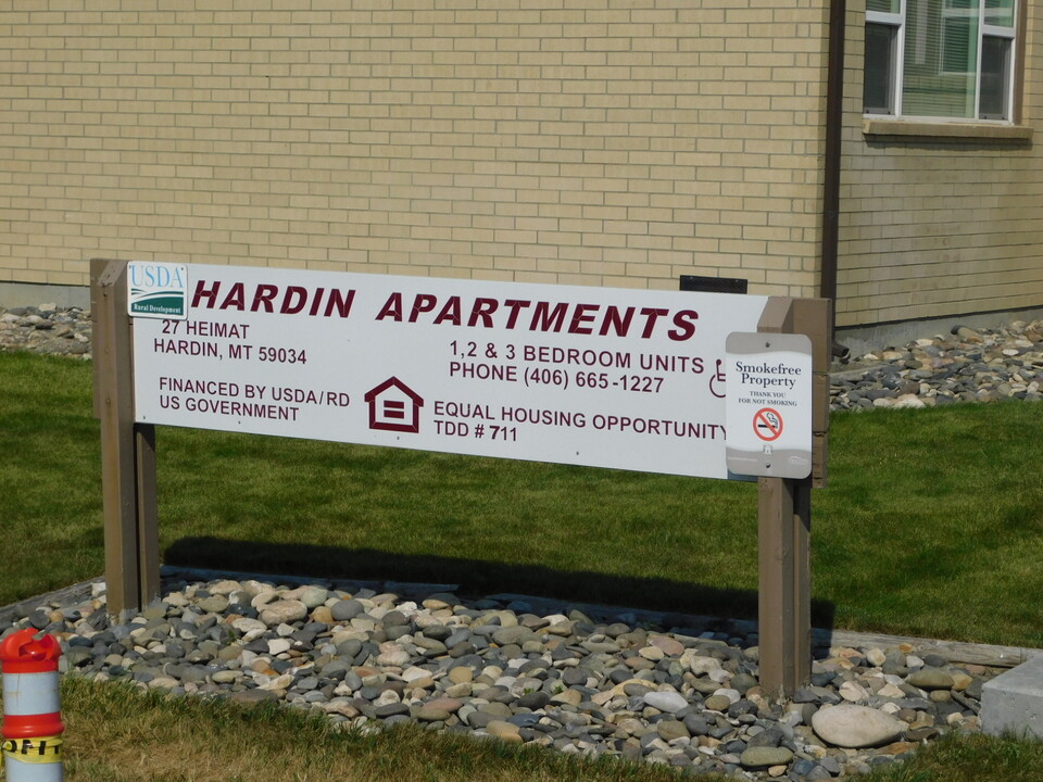 Hardin Apartments I & II in Hardin, MT - Foto de edificio