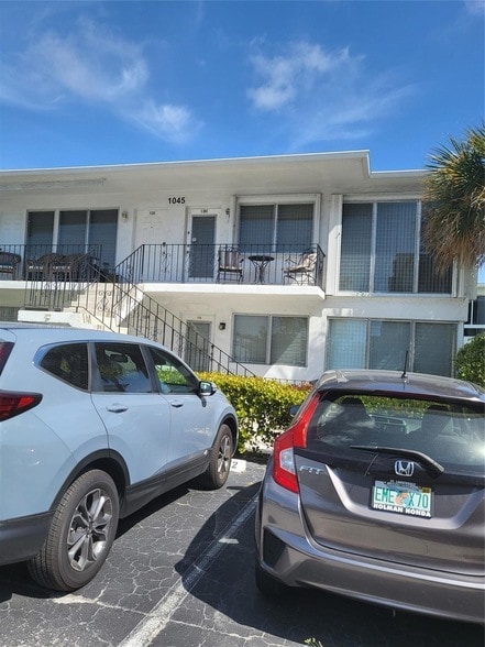 1045 SE 15th St, Unit 103 in Fort Lauderdale, FL - Building Photo - Building Photo