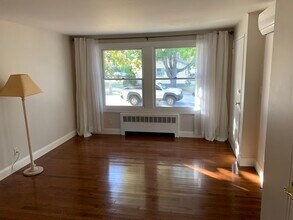 16 Saran Ave, Unit 1 in Bedford, MA - Building Photo - Building Photo