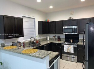 3392 W 90th Terrace in Hialeah, FL - Building Photo - Building Photo