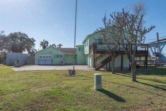 111 Annette Ct in Angleton, TX - Building Photo - Building Photo