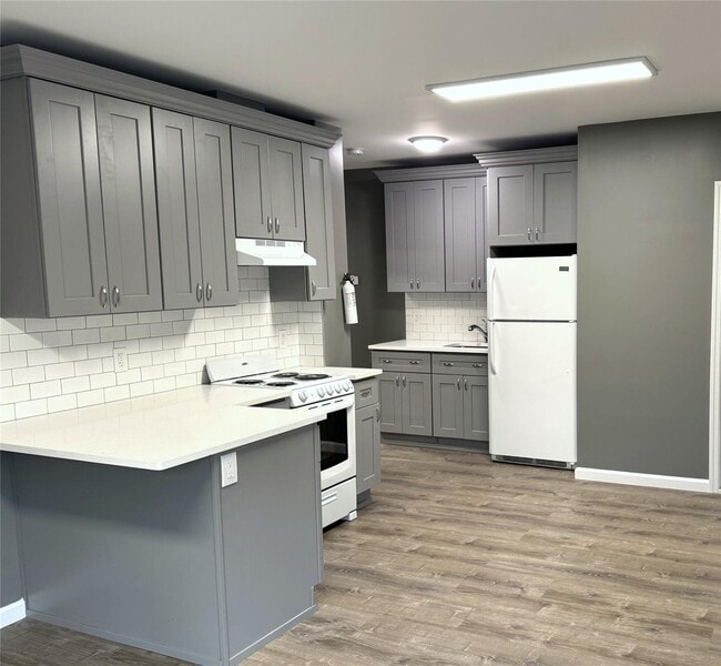property at 21 Collegeview Ave