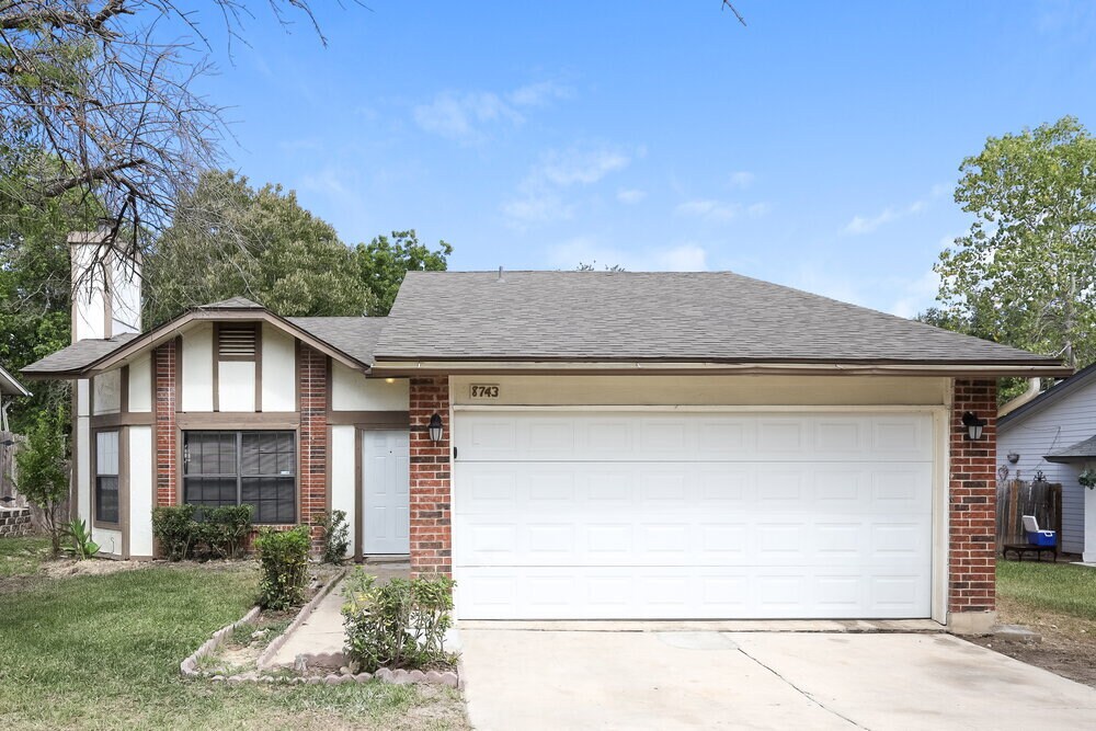 8743 Ridge Moon Dr in San Antonio, TX - Building Photo